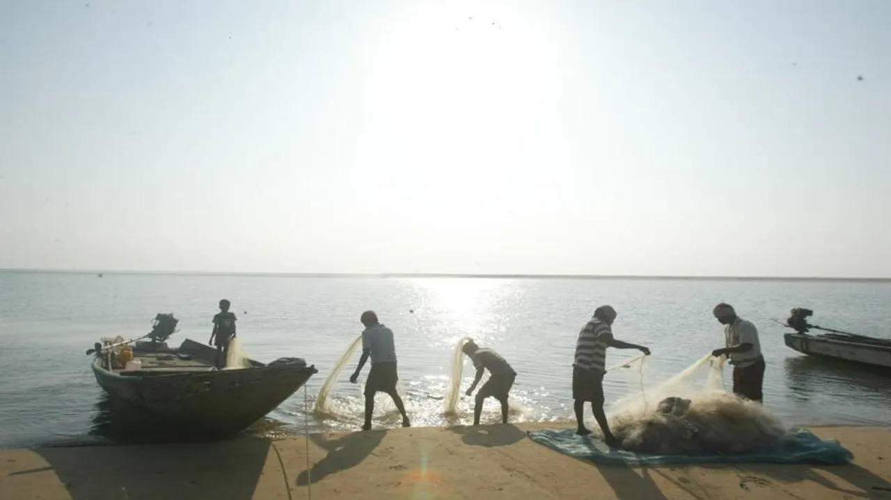 32 sea-going fishermen taken into custody