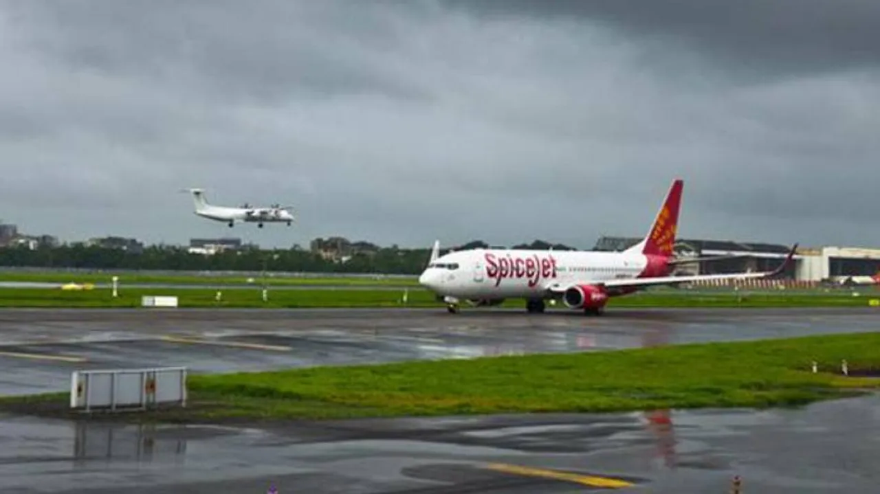 Heavy rain hits flights at Mumbai airport