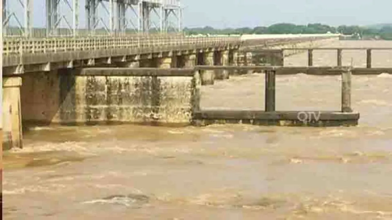 Release of floodwaters from Hirakud swells up Mahanadi
