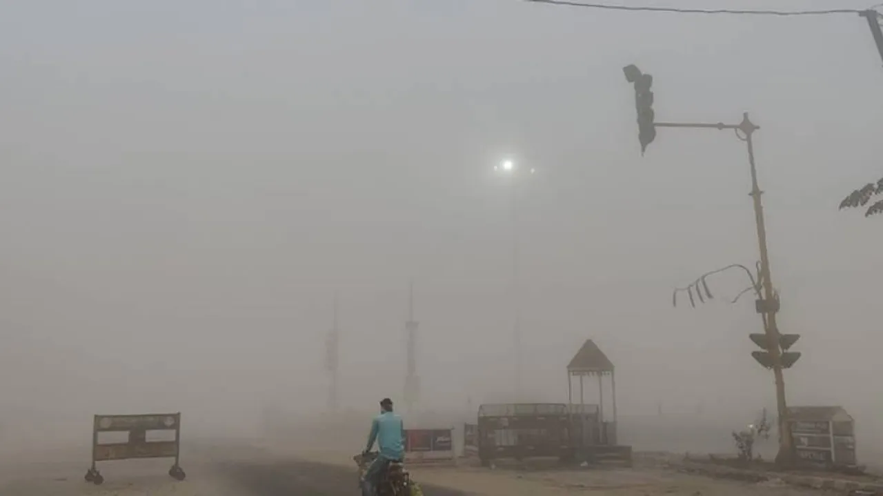 Weather Update: Fog Envelopes Several Parts Of Odisha, Mild Frost In Sundargarh (See Pics)