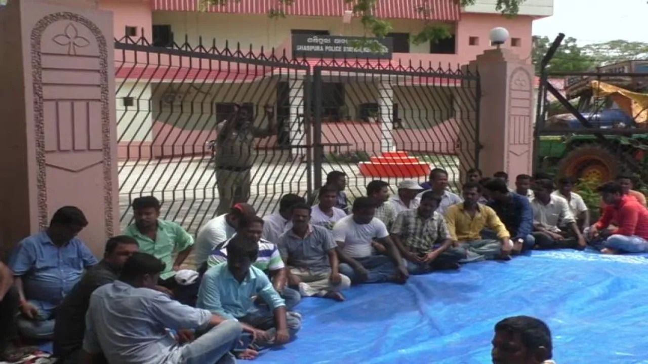 Locals gherao Ghasipura police station