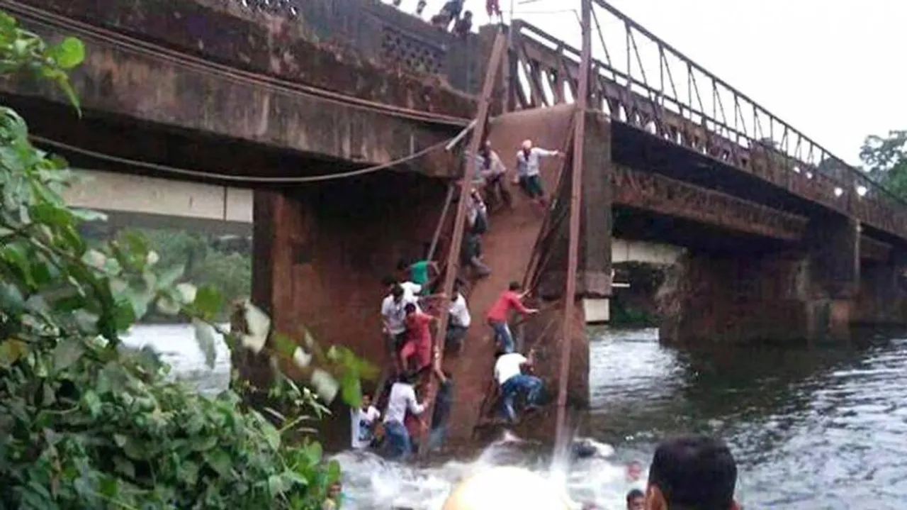 One dies, 35 rescued after Goa bridge collapse