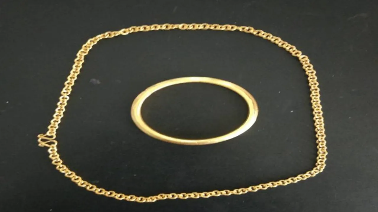 Gold worth Rs 8 lakh seized at Bhubaneswar airport