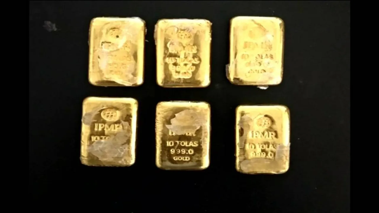 Gold stashed in 'mixer grinder' seized at Bhubaneswar airport