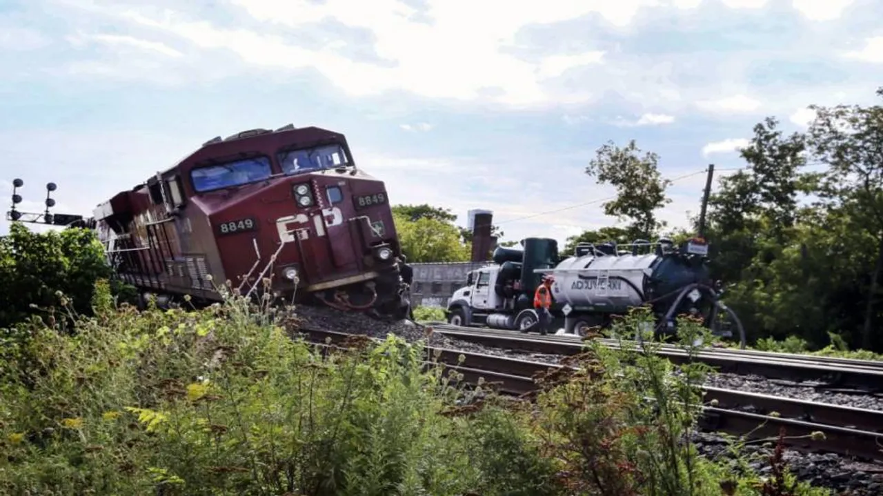 Goods train derails in UP