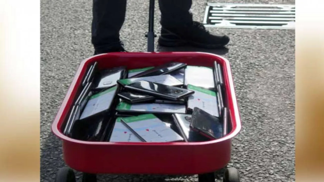 Man caused virtual traffic jam on Google Maps with with 99 phones