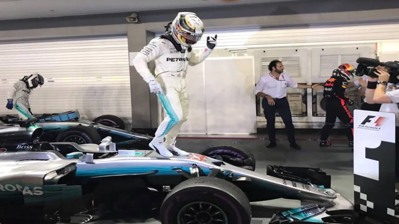 Hamilton wins Singapore GP, extends championship lead