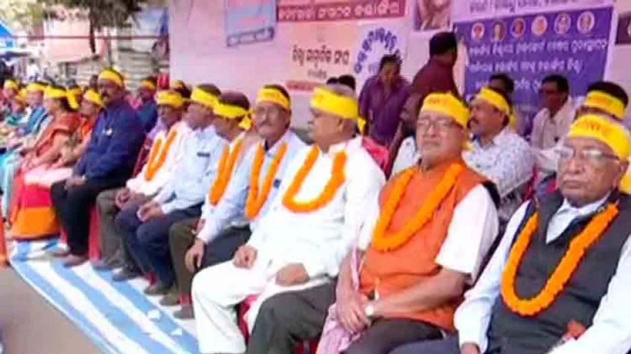 Bandh over HC bench: Protesters bar Bolangir Collector from entering his office