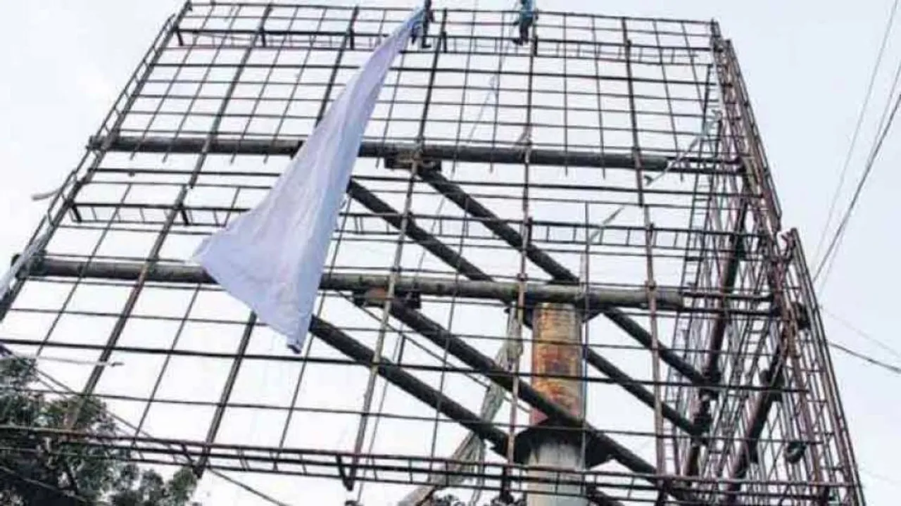 Hoardings crash in Mumbai, kills one