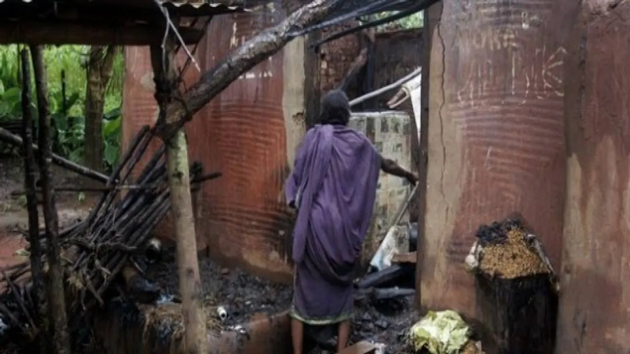 70 houses burnt to ashes in Kendrapara