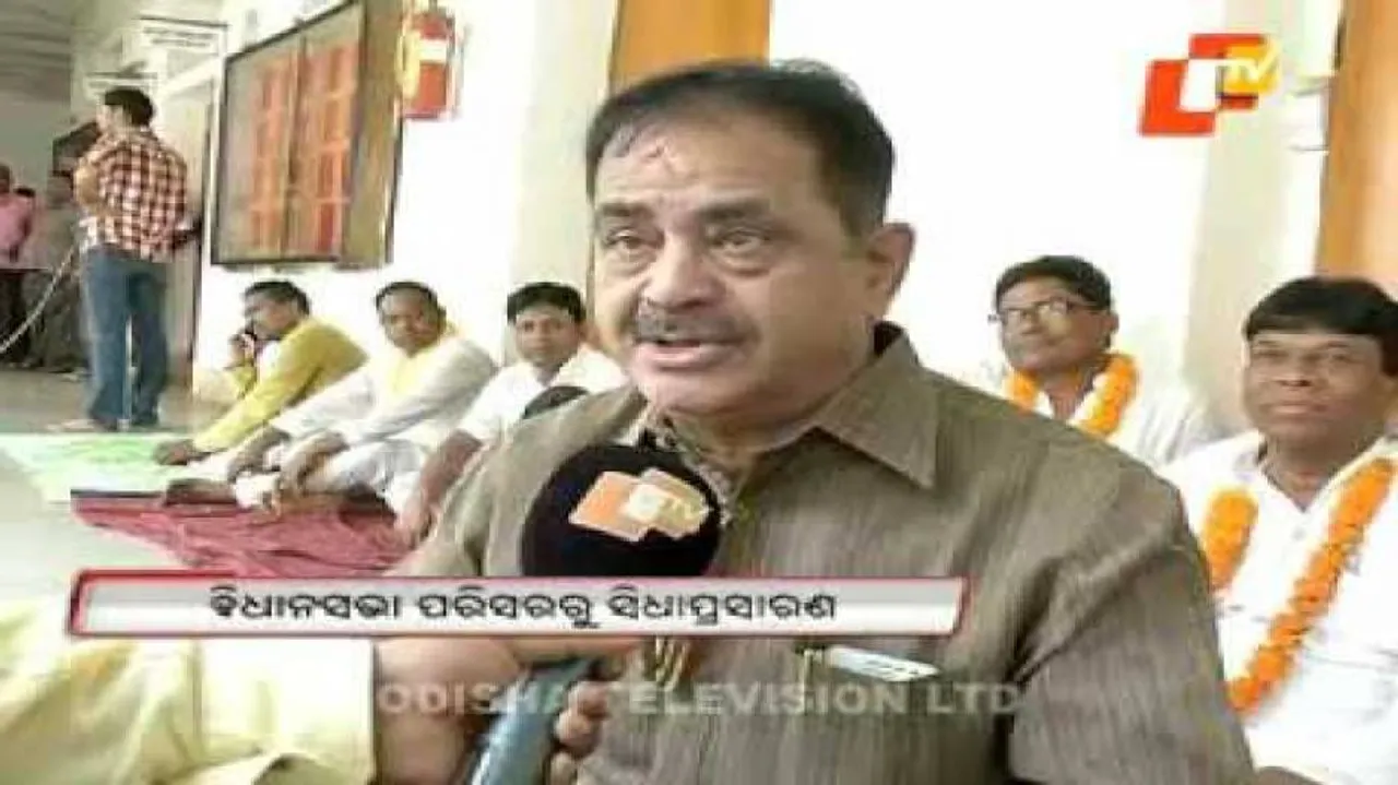 Cops evict SC/ST MLAs on dharna in Assembly