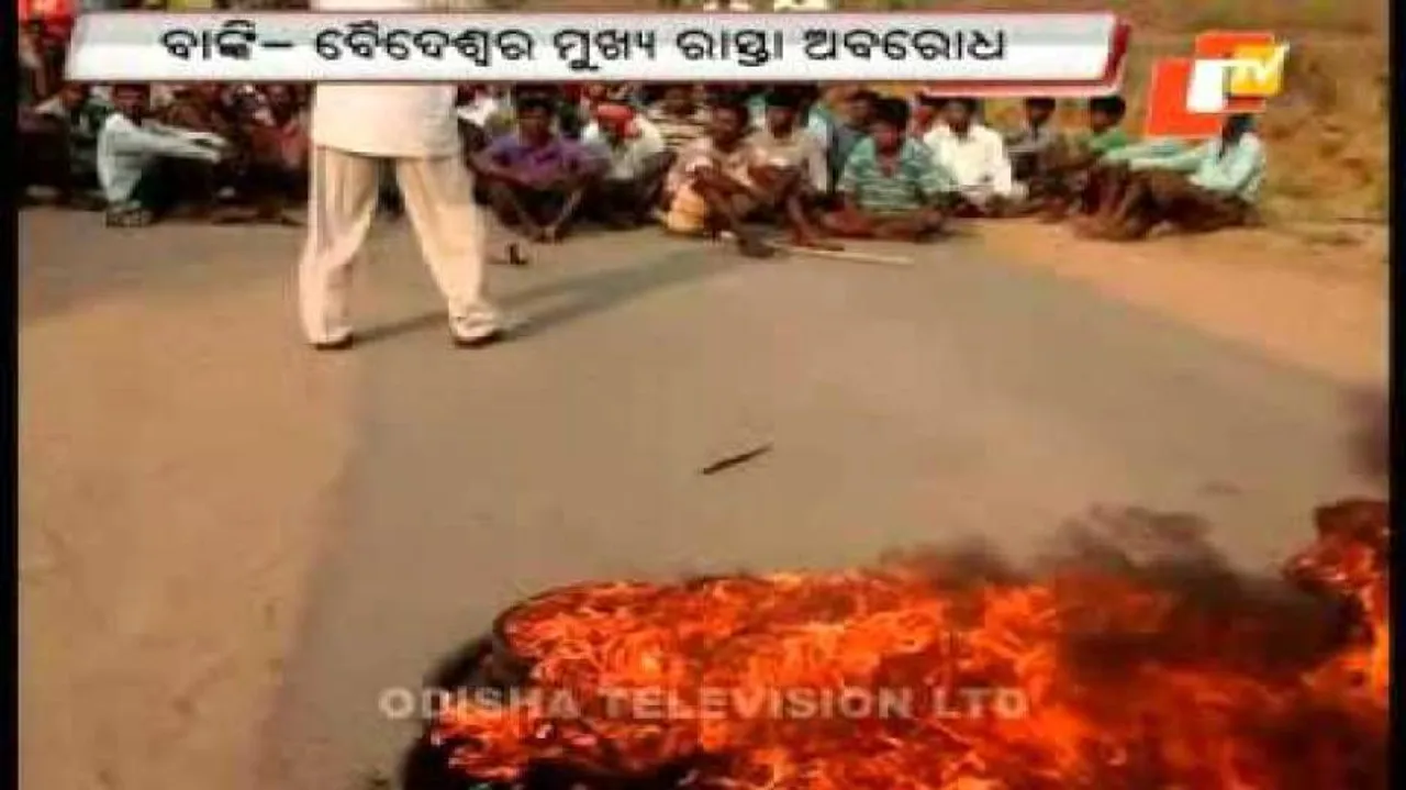 Man dies in accident, locals stage road blockade