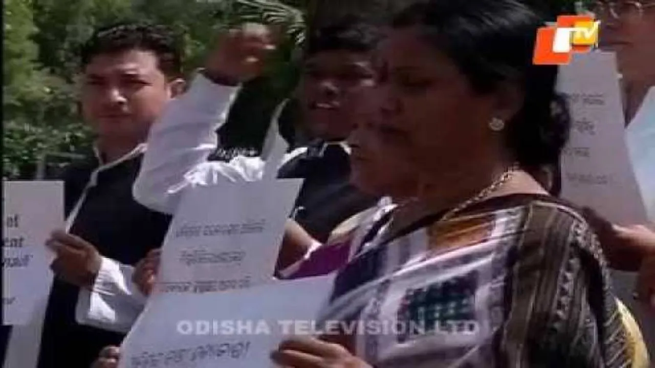 BJD MPs protest against projects on Mahanadi