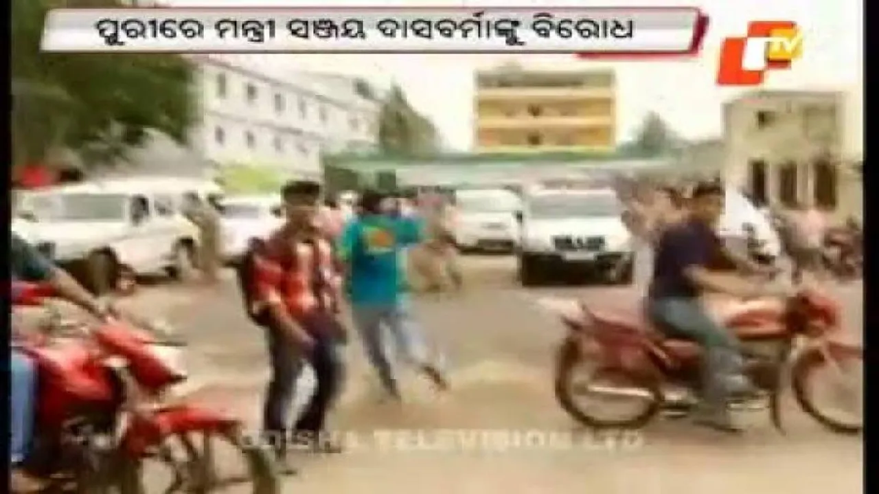Youth Cong activists detained for showing black flags to Dasburma