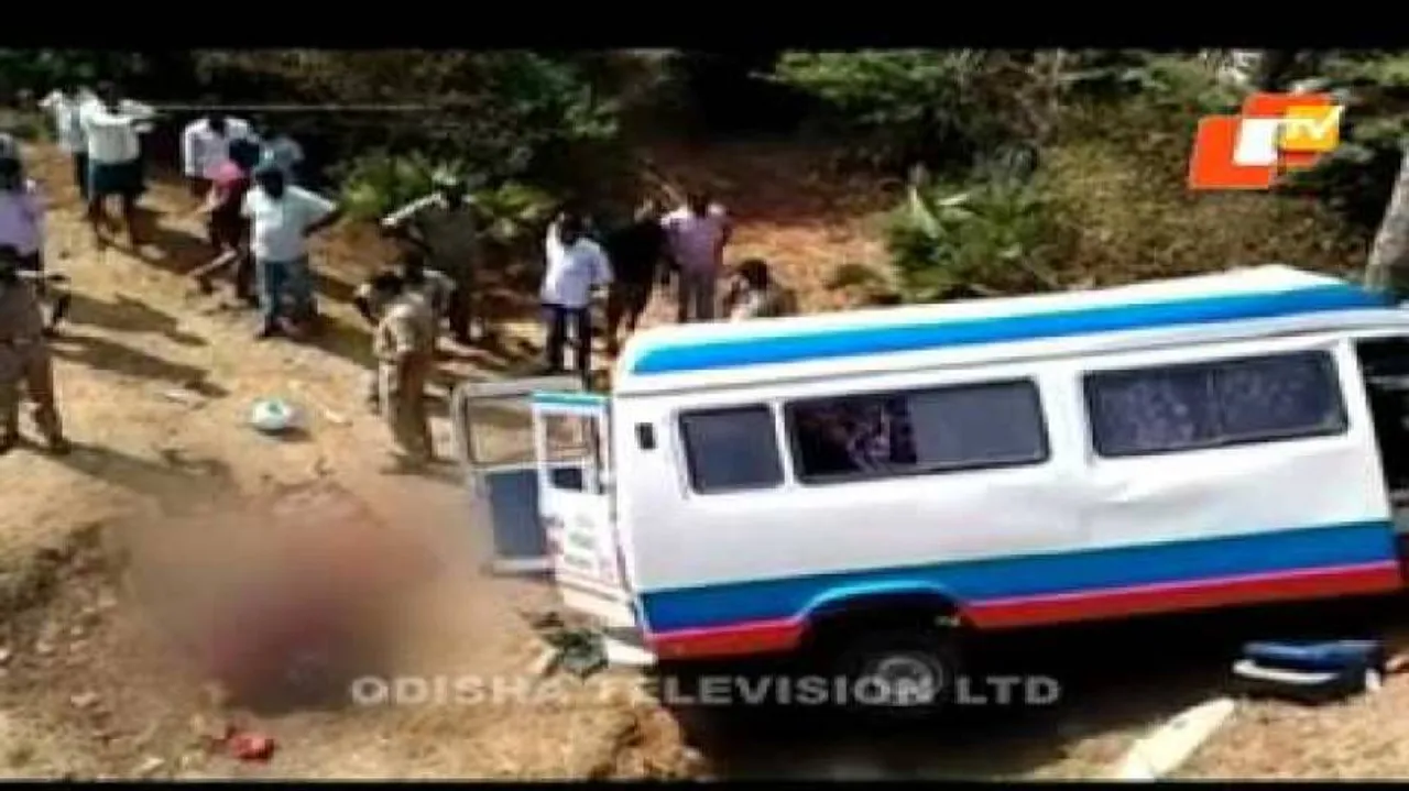 Ambulance carrying dead body overturns, 5 killed