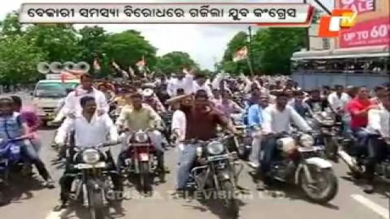 Cong holds bike rally protesting unemployment