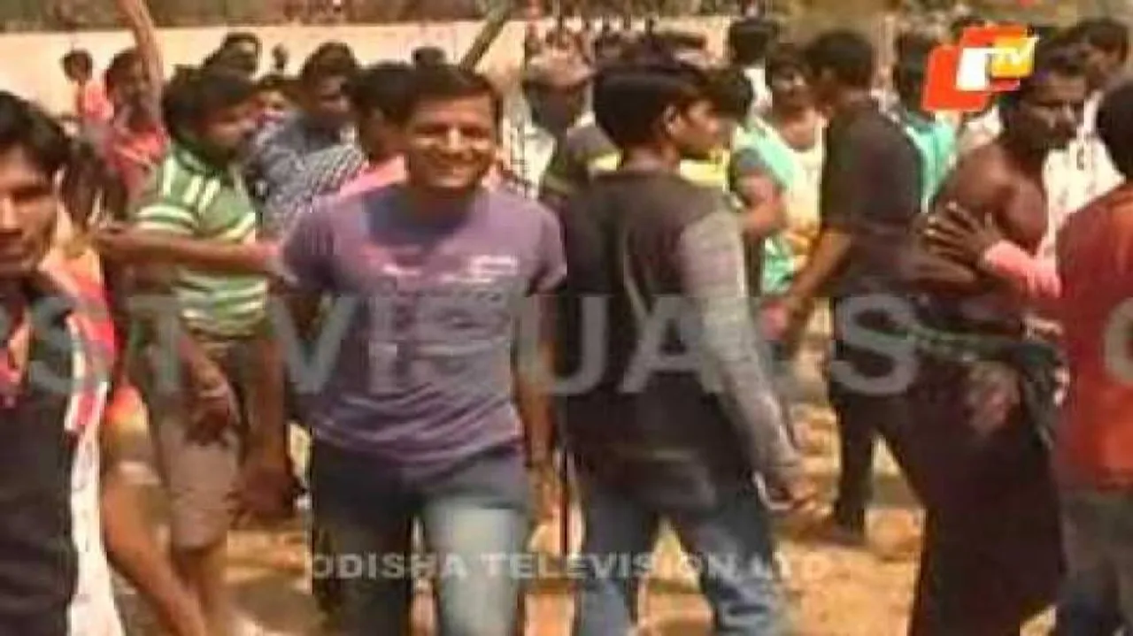 Police, public clash in Nayagarh over murder case