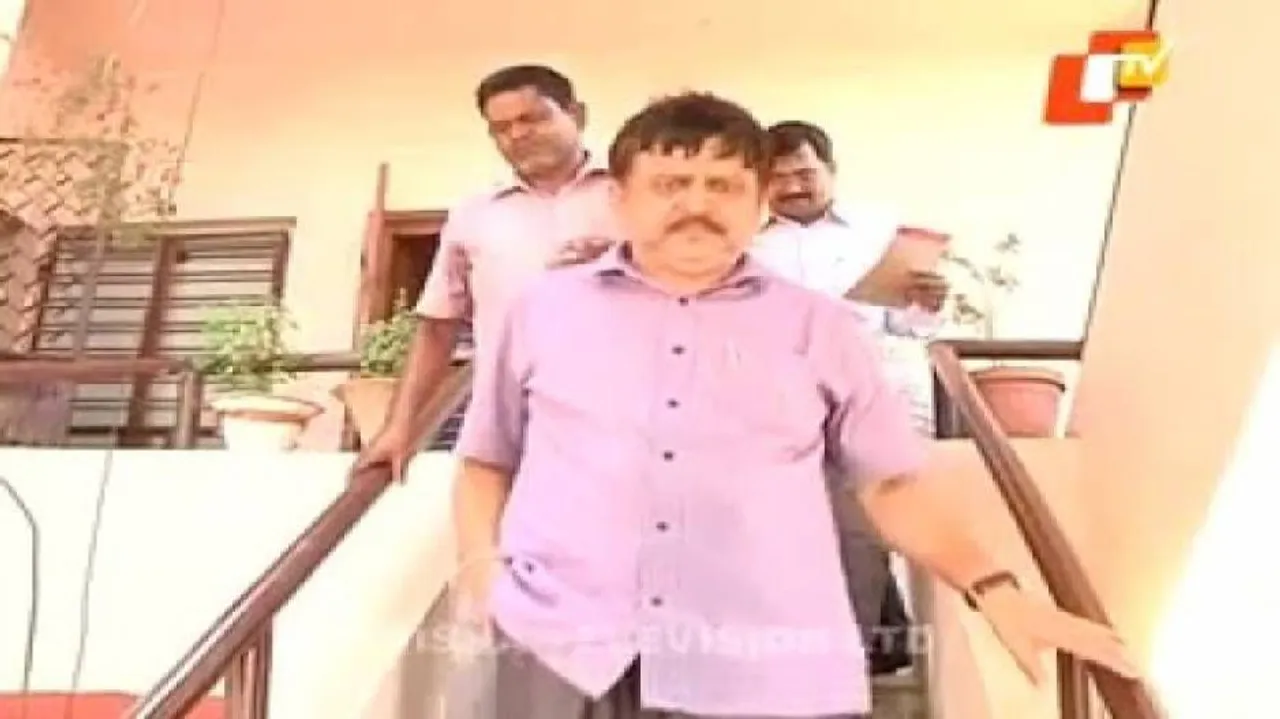 Executive engineer in Vigilance net; Rs 9.3 lakh cash seized