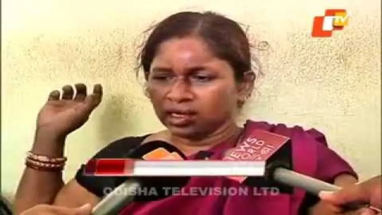 Man dead, wife injured in firing by chain snatchers