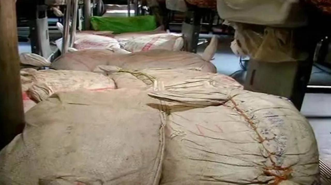 IT dept seizes 20 sacks of coins illegally transported from Kolkata to Bhubaneswar