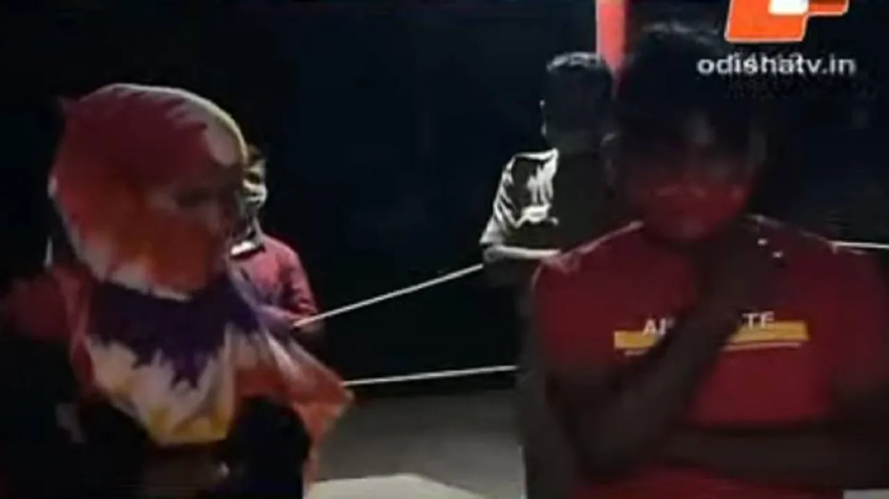 Woman Roughs Up Husband In Public After Catching Him With His Girlfriend