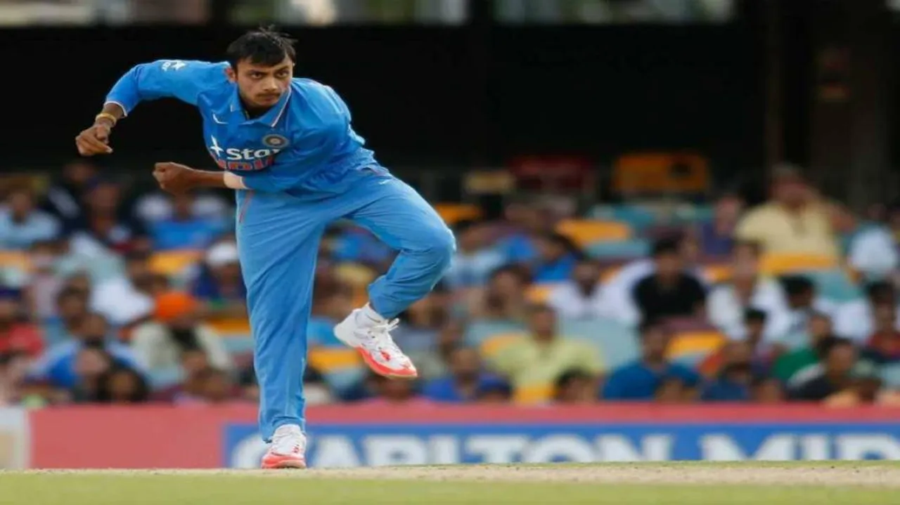 India restrict Australia to 242 in 5th ODI