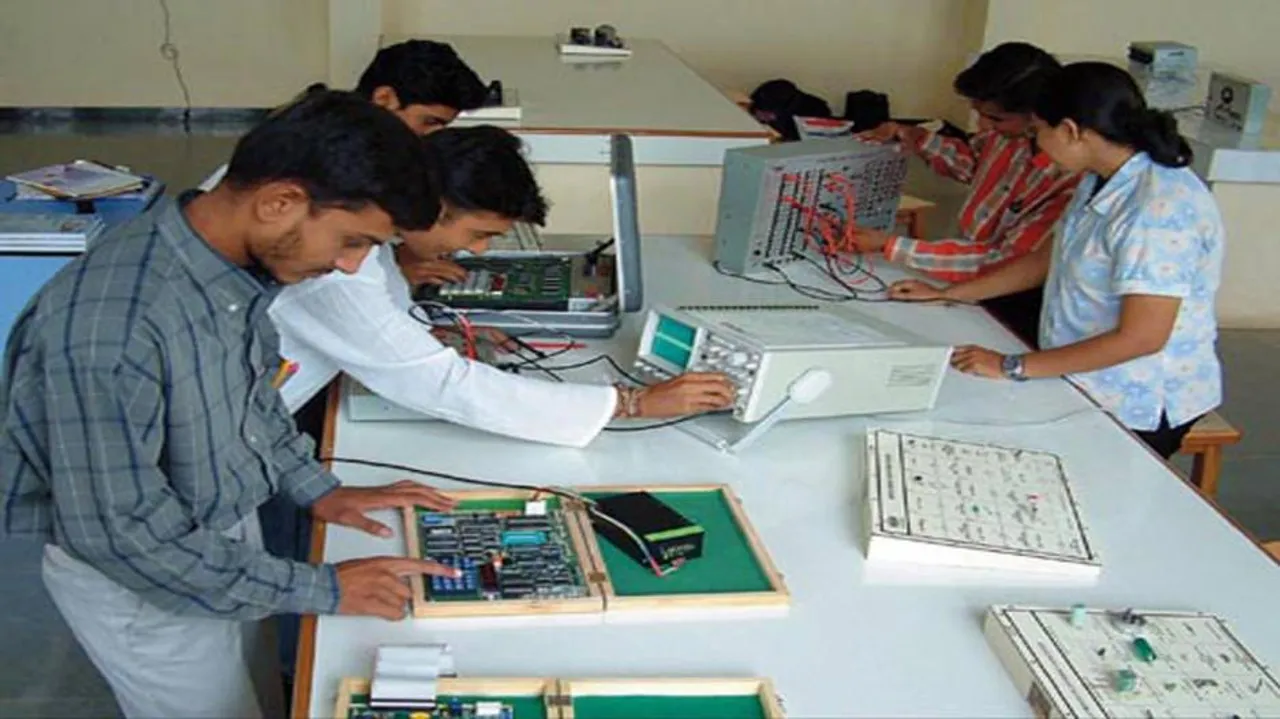 Govt de-affiliates 400 ITIs, more on the cards