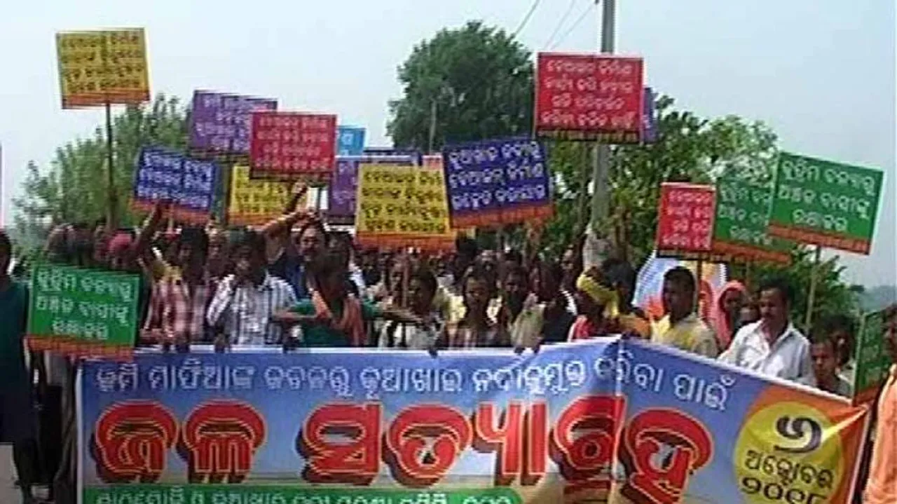 ‘Jal Satyagraha’ in Cuttack opposing encroachment on river bed