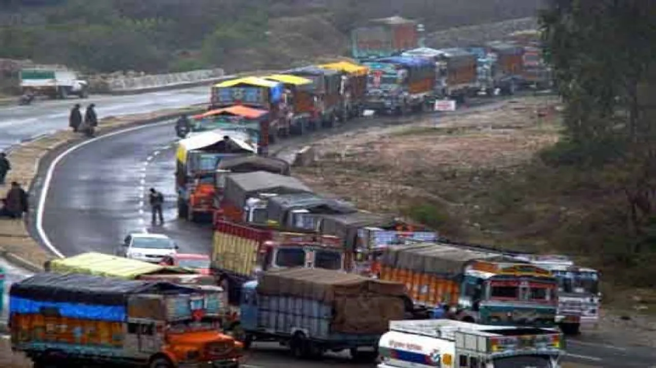 One-way traffic restored on Jammu-Srinagar highway