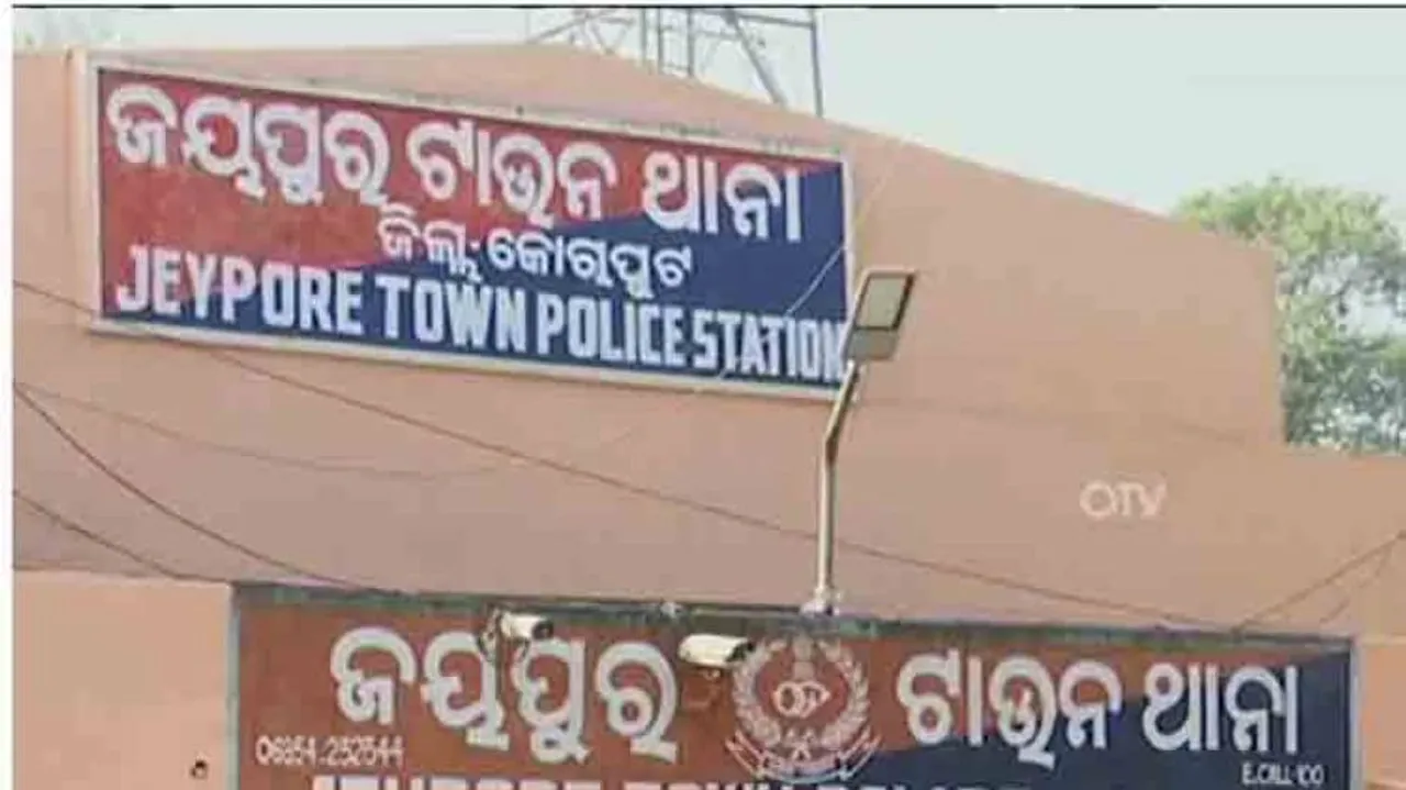 Police, ganja smugglers exchange fire in Jeypore