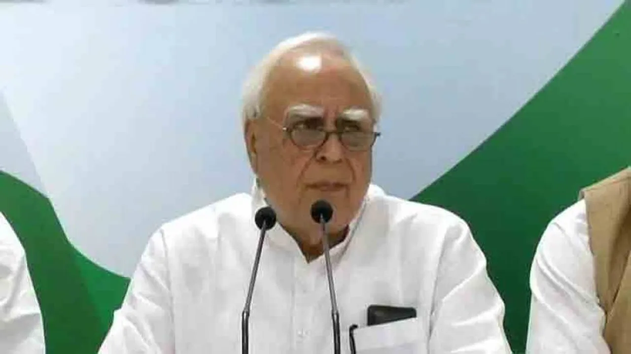 'Kamdar' Modi destroyed India's economy: Kapil Sibal