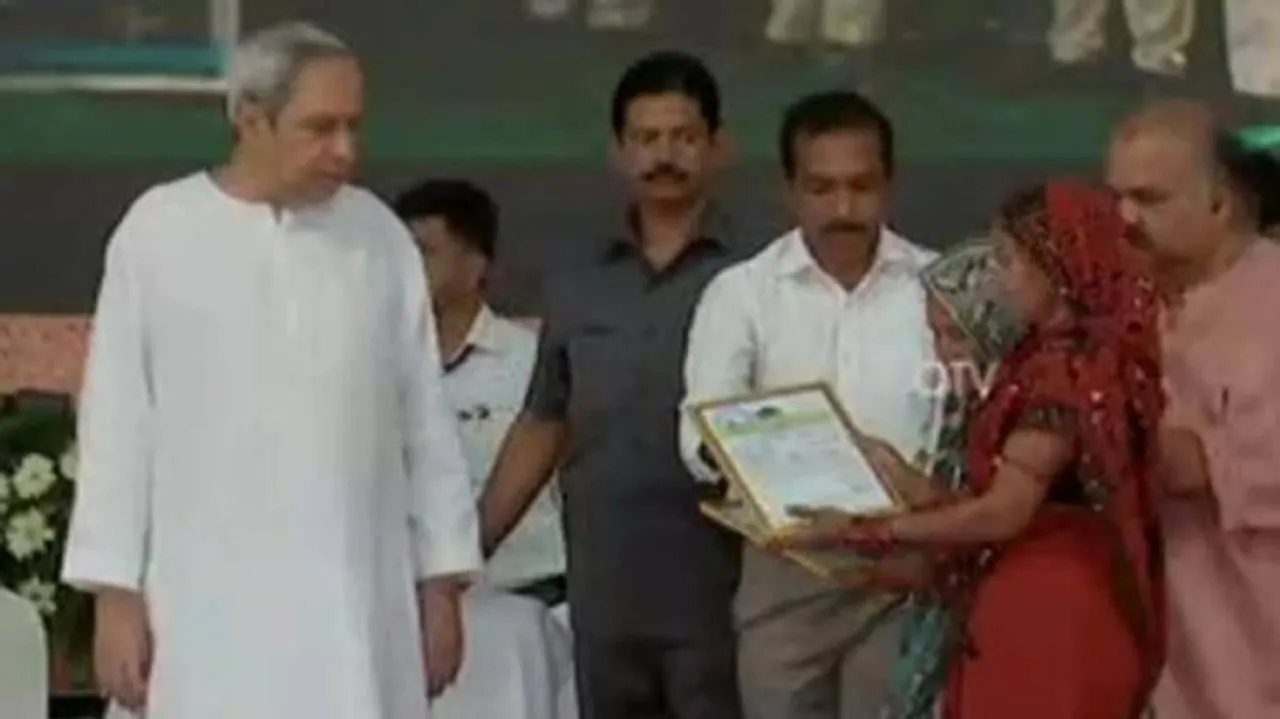 Amidst BJP protest, CM hands over land rights to landless in Puri