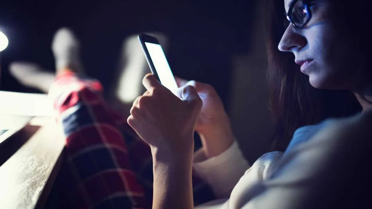 Night phone use makes teenagers depressed