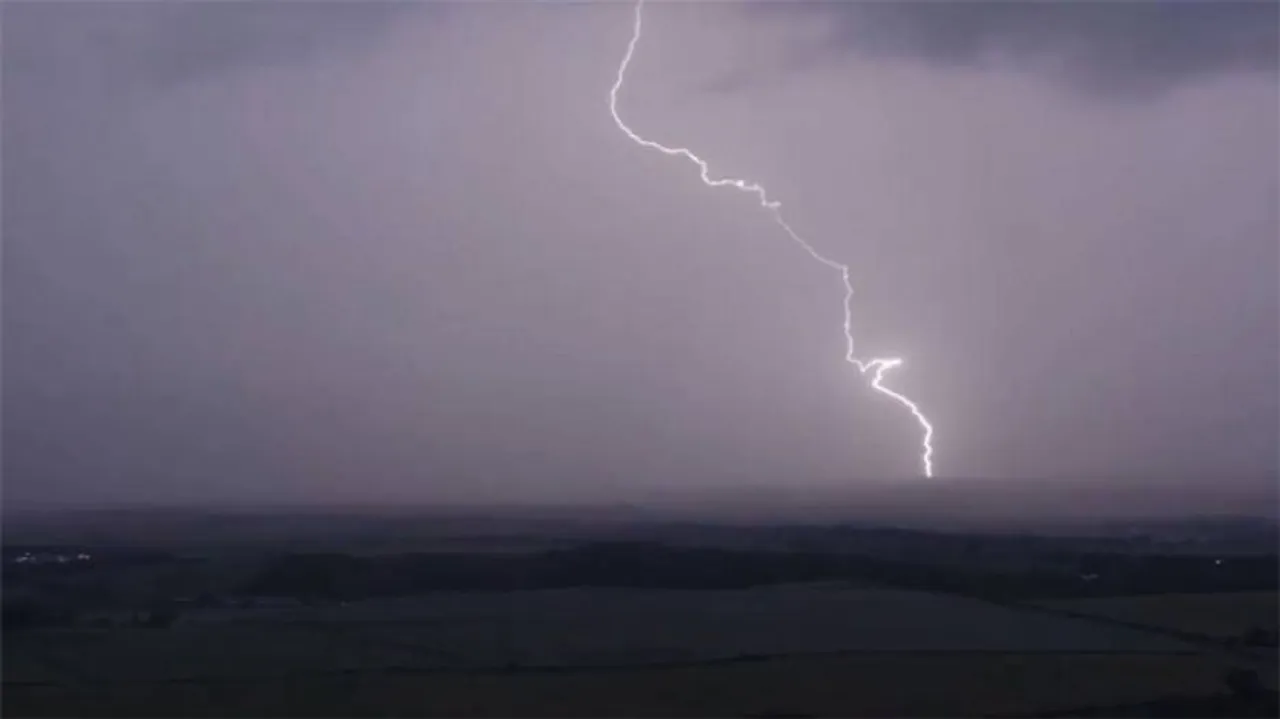 Weather warning! Lightning, rain predicted for Aug 16, 17 in 6 Odisha districts
