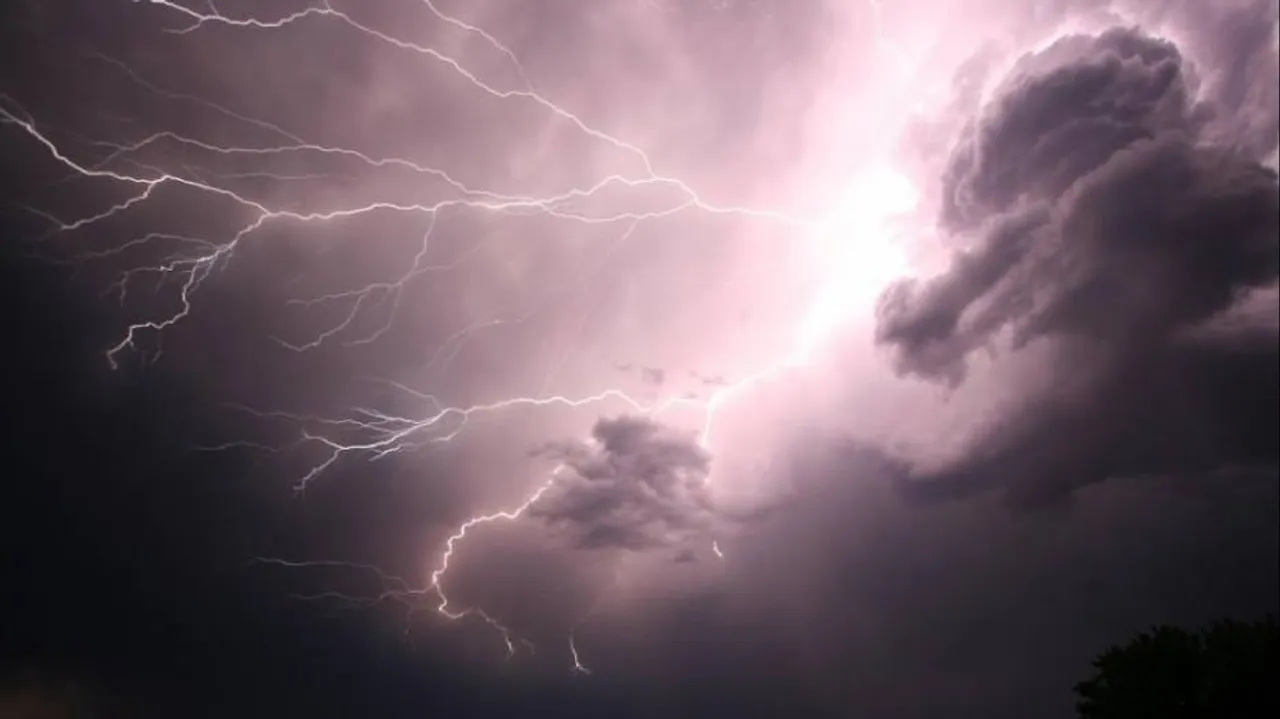 Met issues lightning alert for 19 districts of Odisha