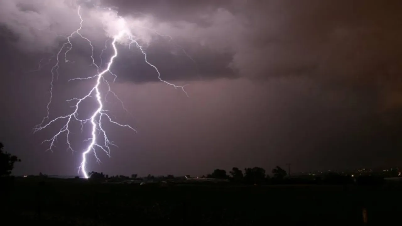 1 killed, 7 injured in lightning