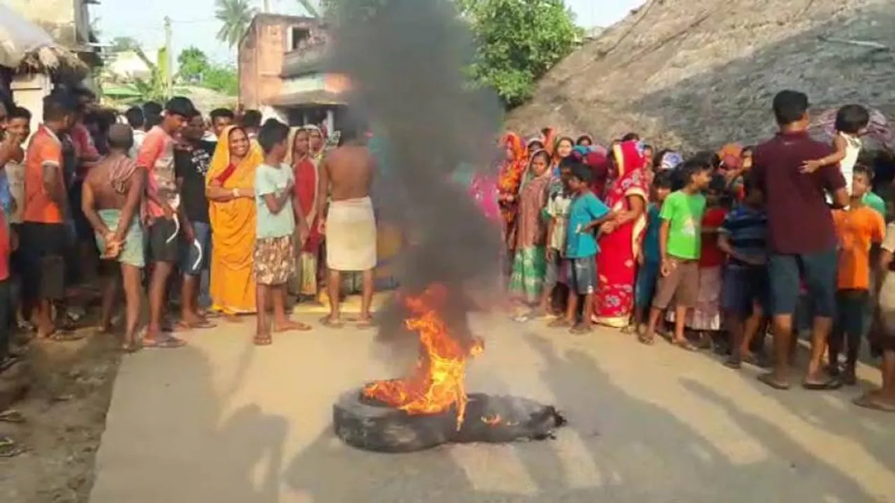 Women protest illegal liquor sale, stage road blockade in Kendrapara