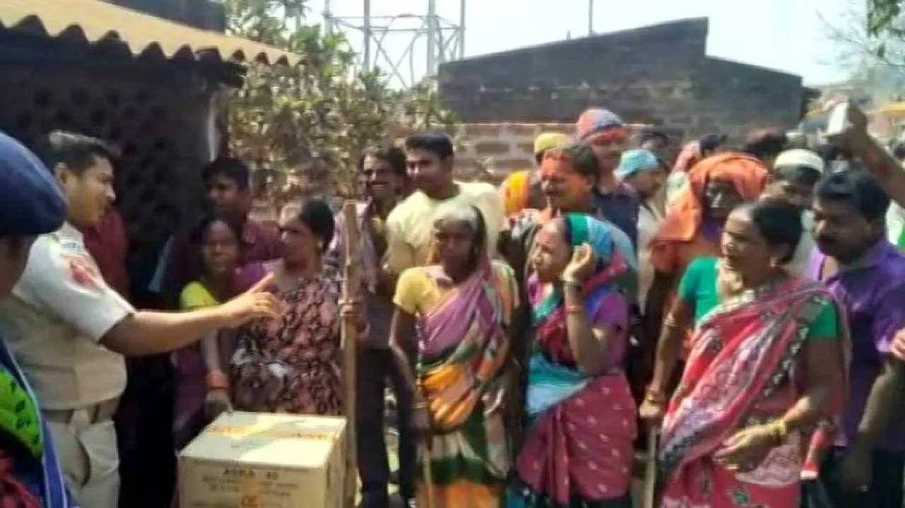 Women ransack liquor shop in Jatni
