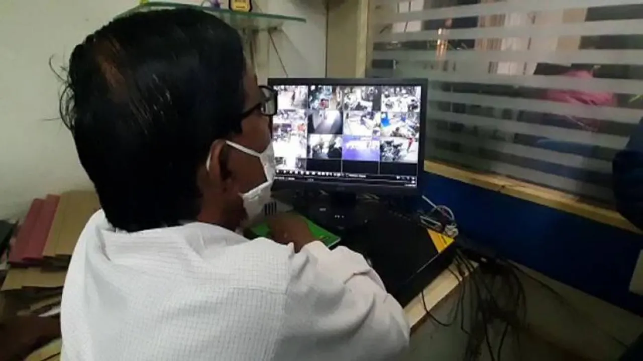 Odisha: Miscreants Loot Rs 2.5 Lakh Infront Of SBI In Nilagiri