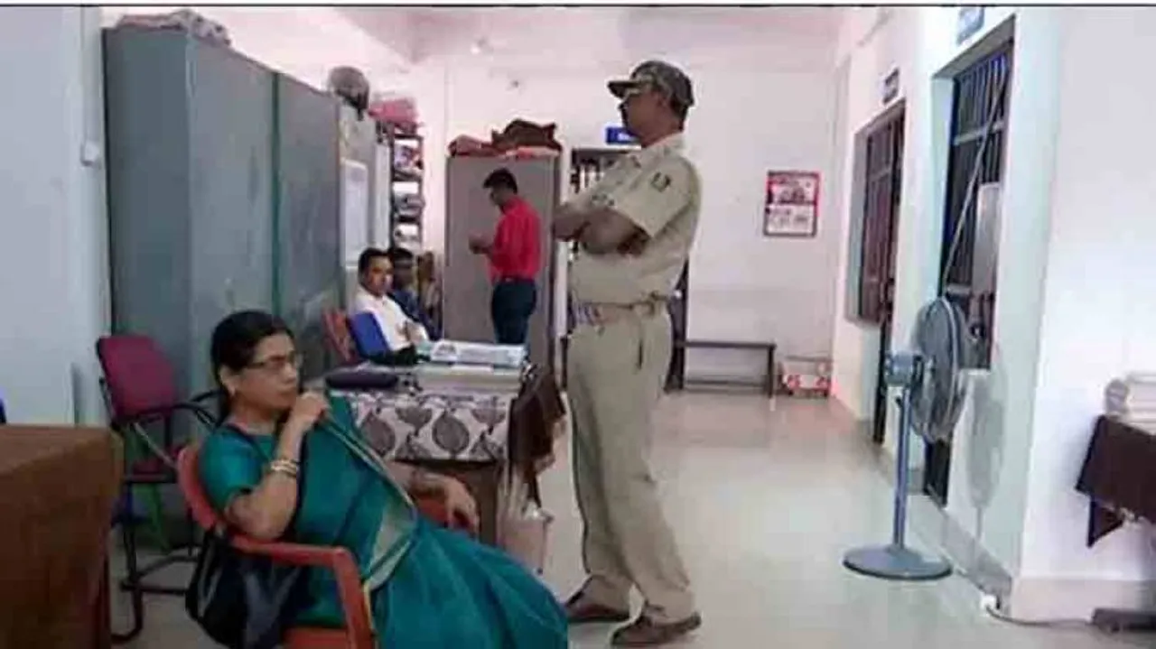 Miscreants posing as CBI officers loot elderly couple