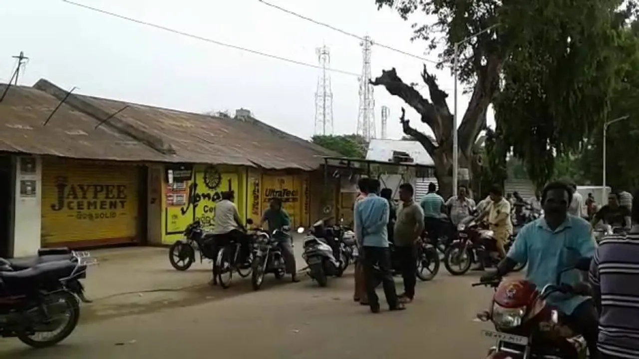 Miscreants loot Rs 10 lakh from cement dealer at gun point