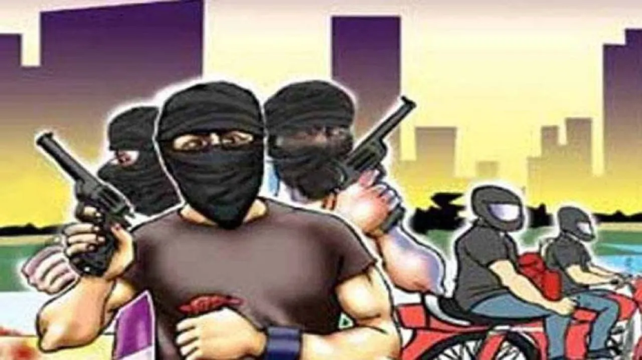 Miscreants loot Rs 3.3 lakh with Rs 10 note in Union Bank!