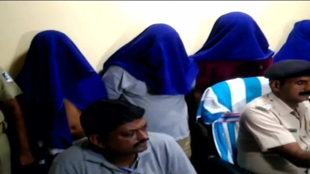 Inter-state looters' gang busted; 4 held