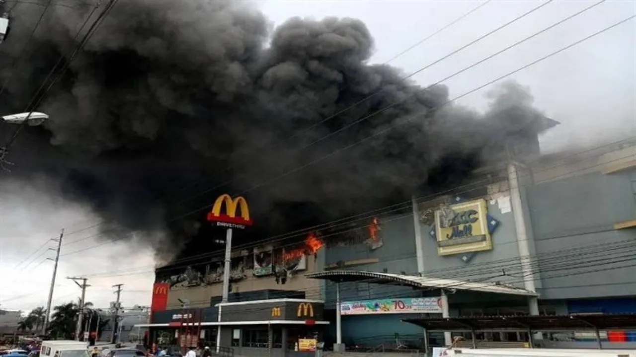 37 people feared dead in Philippine city mall fire