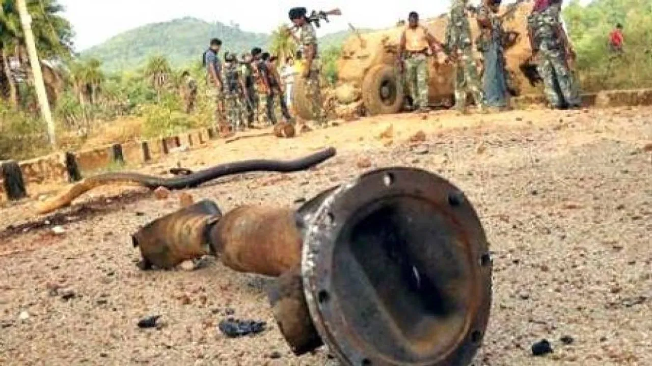 Maoists torch 30 vehicles in Jharkhand