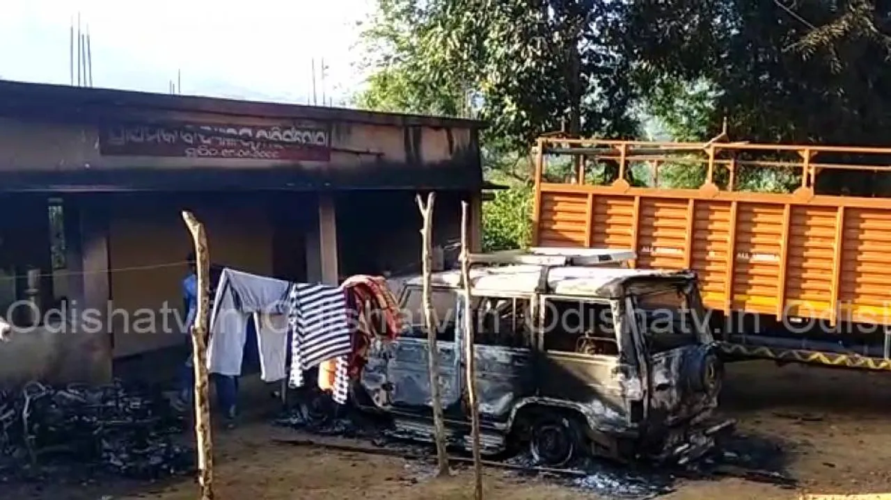 Maoists oppose road construction, torch 10 vehicles in Kalyansinghpur