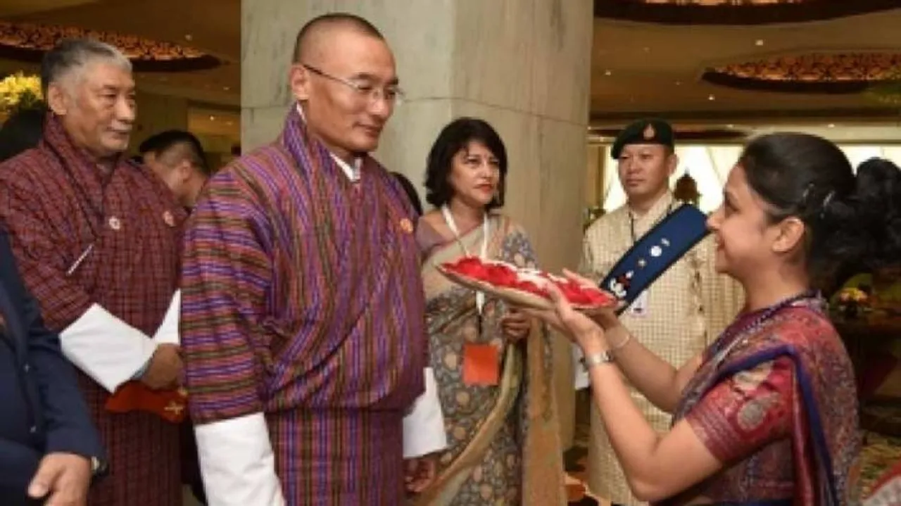 Ex-Bhutan PM slams Indian media over photo gaffe