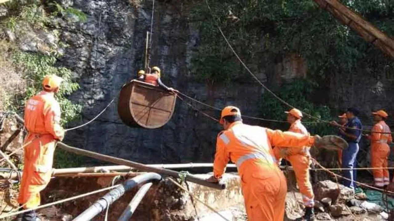 Odisha Fire personnel join operations to rescue trapped miners in Meghalaya