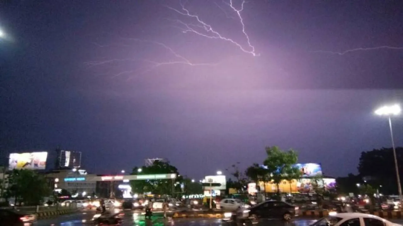 Weather Alert: Thunderstorm, lightning alert issued for 6 districts