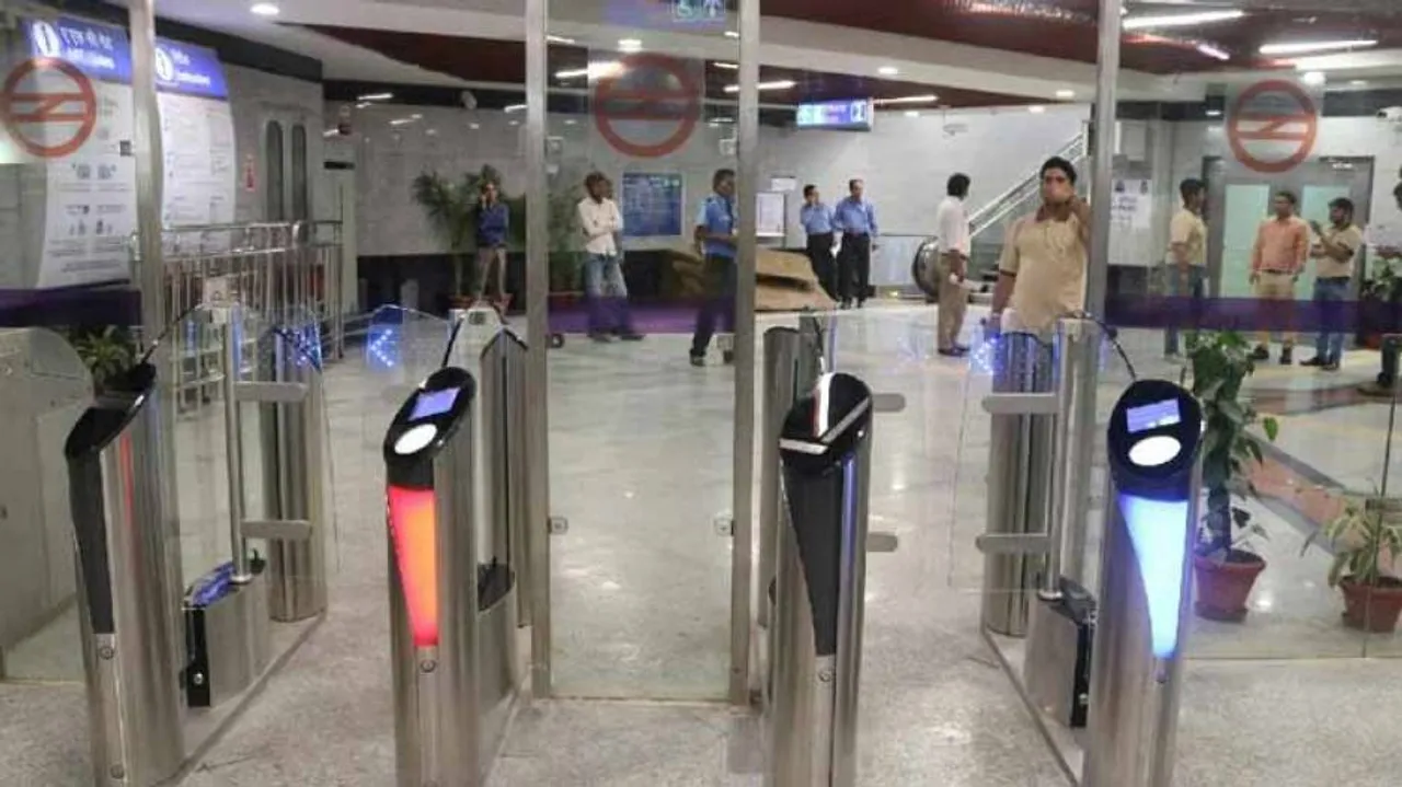 CISF returns bag with Rs 1 lakh to Delhi Metro passenger